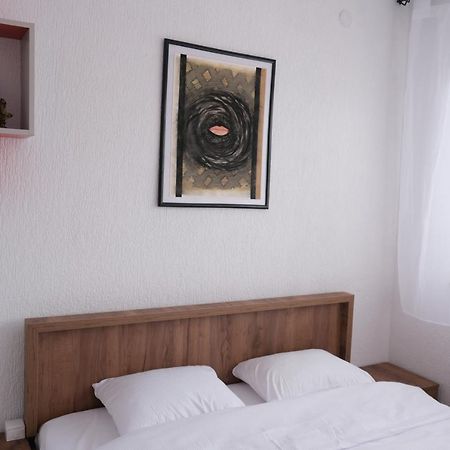 Zogu Apartments - Downtown Pristina Buitenkant foto