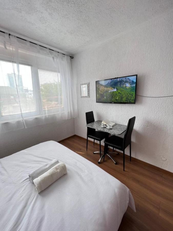 Zogu Apartments - Downtown Pristina Buitenkant foto
